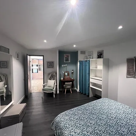 Le Dramont Apartment *