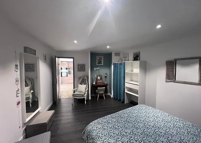 Le Dramont Apartment *